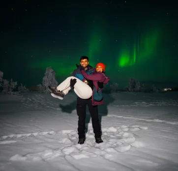northern lights tour Couple